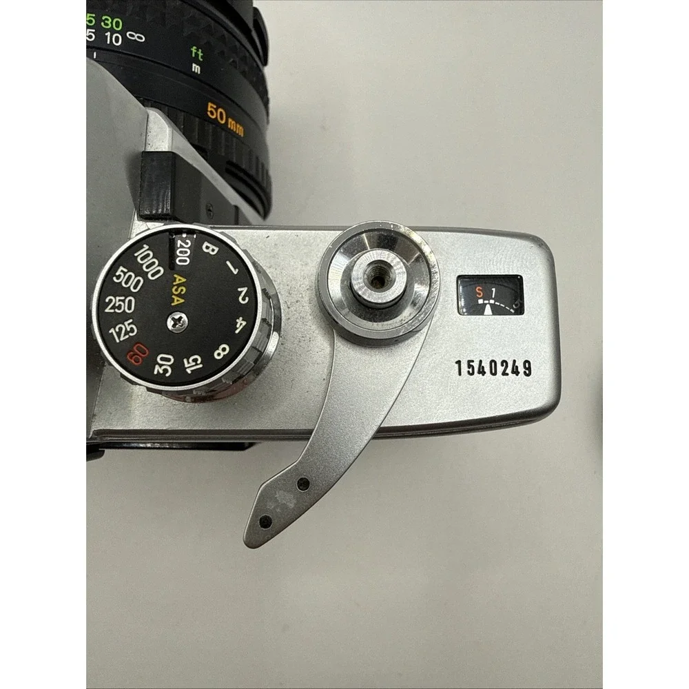 Minolta SRT 201 35mm Film Camera & 50mm f1.7 Rokkor X Lens Partially Tested